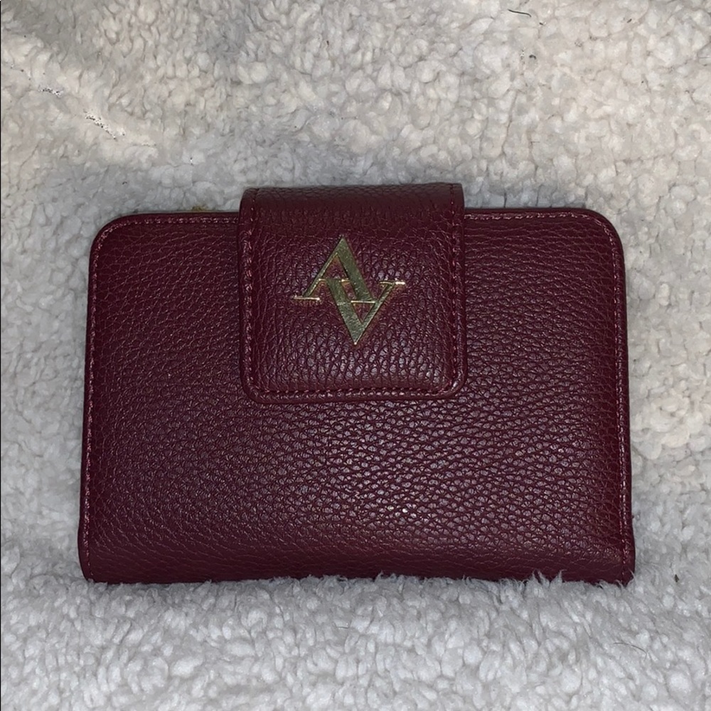 𝙰𝚅 𝚕𝚎𝚊𝚝𝚑𝚎𝚛 𝚍𝚎𝚜𝚒𝚐𝚗𝚎𝚛 𝚠𝚊𝚕𝚕𝚎𝚝